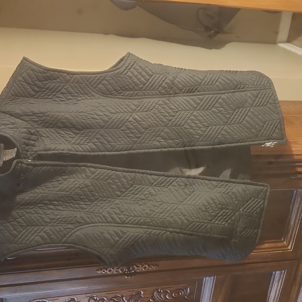 Vest - Picture 4 of 4